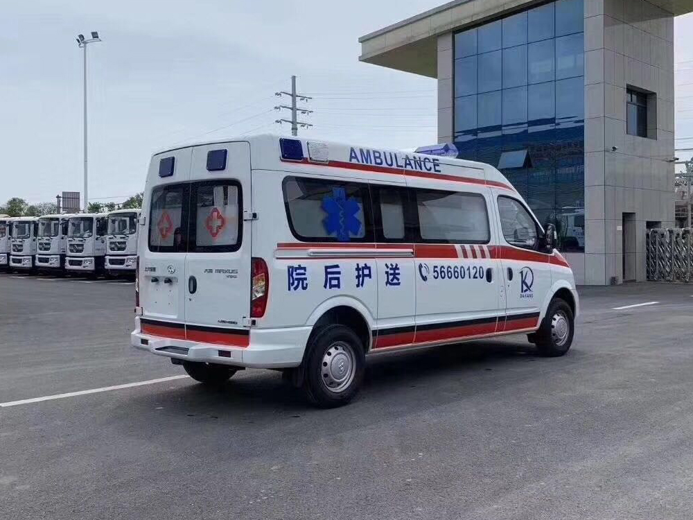 國六上汽大通救護車(長軸中頂)