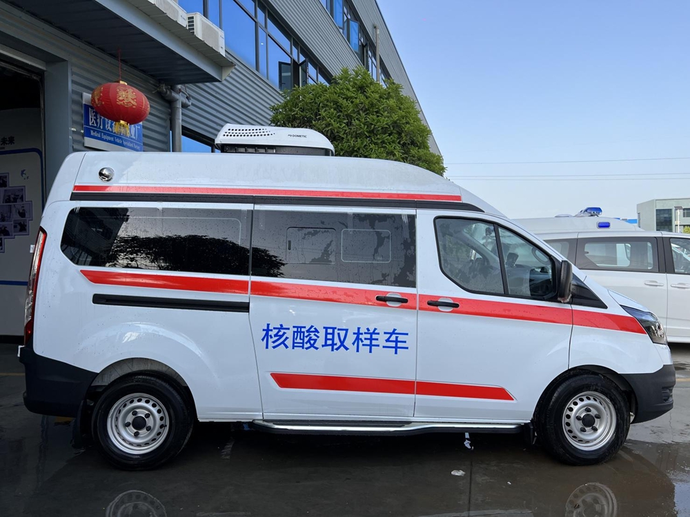 雙窗口福特V362核酸采樣車(chē)